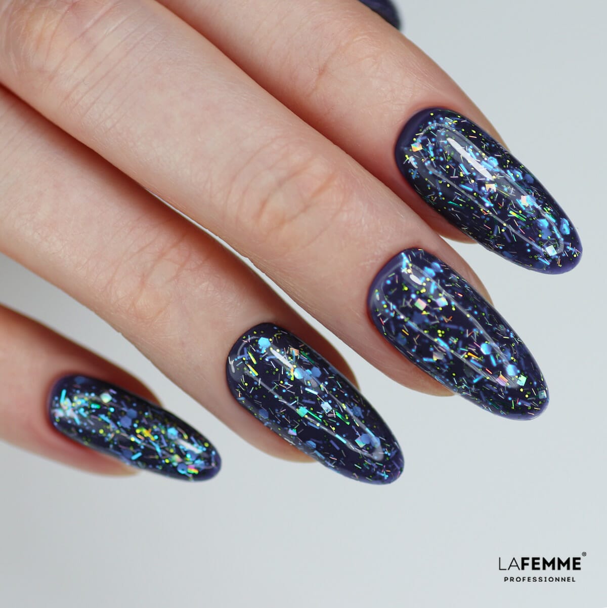Idee carnevale smalto semipermanente LA femme H244 Z001 Glitter Parade Idee carnevale smalto semipermanente LA femme H244 Z001 Glitter Parade